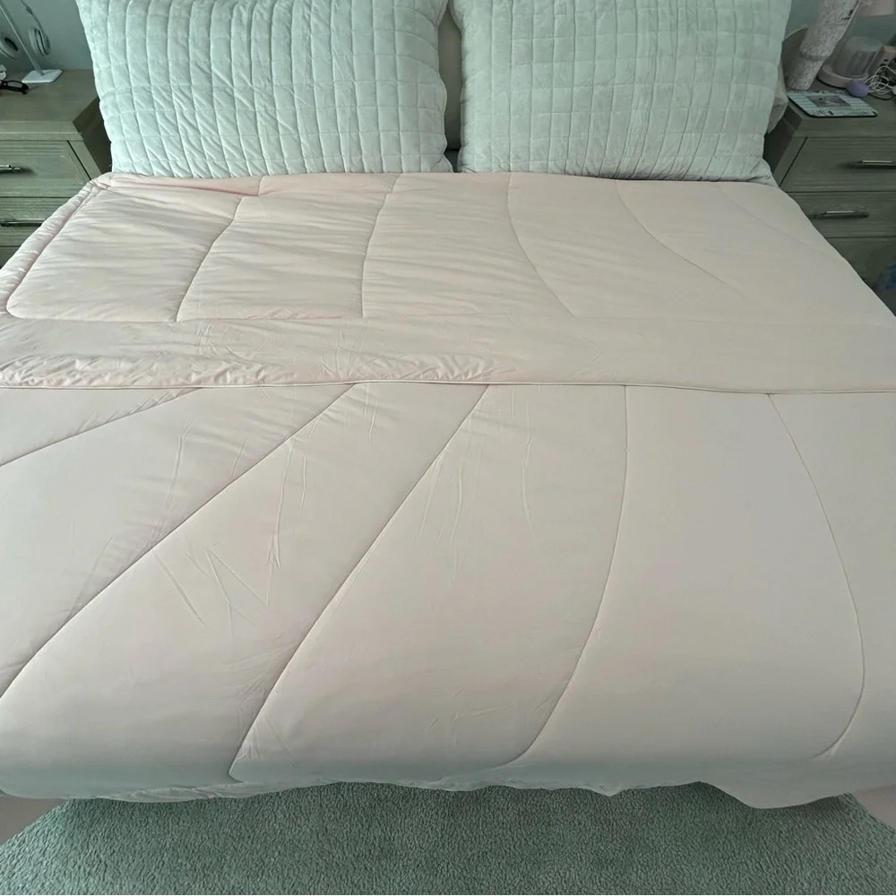 Dream Valley Outlast King Cooling Comforter, NASA Grade Peach Blush